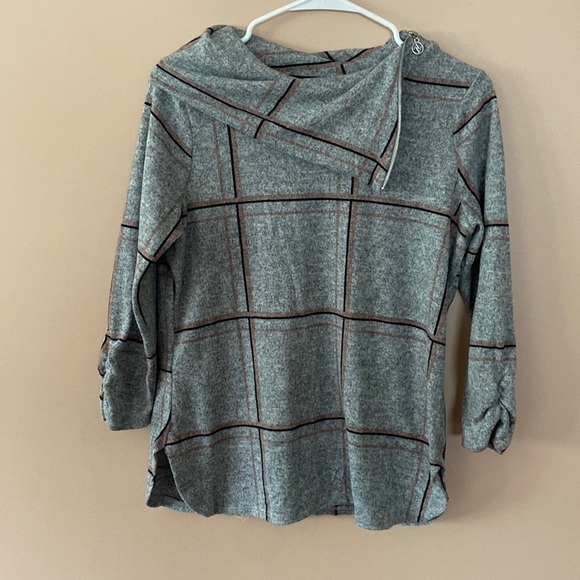 Adrienne Vittadini Sweater - Picture 1 of 8